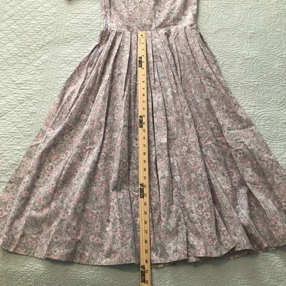 Vintage Laura Ashley lilac floral print prairie cottage dress. Size 8. - Picture 12 of 14